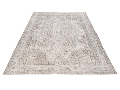 8363 - 6'11" x 10'5"