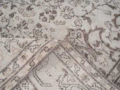 8363 - 6'11" x 10'5"