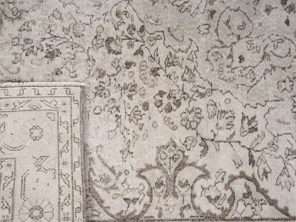 8363 - 6'11" x 10'5"