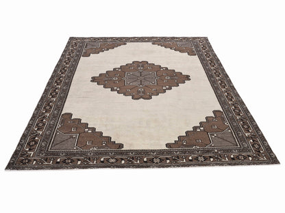 9010 - 7'9" x 10'11"