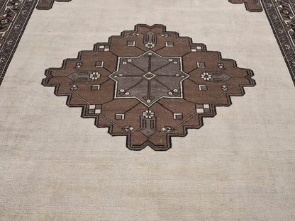 9010 - 7'9" x 10'11"