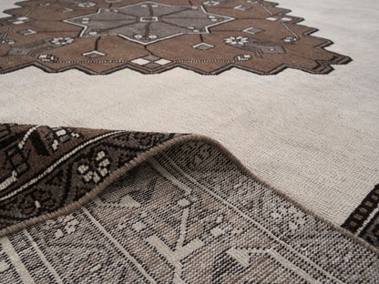 9010 - 7'9" x 10'11"