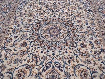 9005 - 7'8" x 11'10"