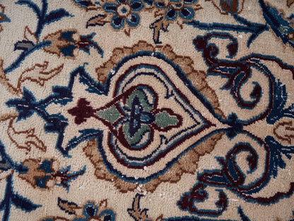 9005 - 7'8" x 11'10"