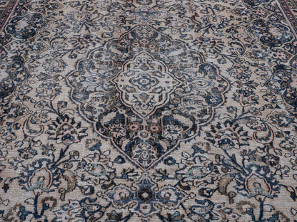 8996 - 7'10" x 10'11"