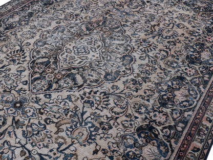 8996 - 7'10" x 10'11"