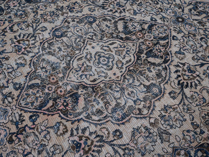 8996 - 7'10" x 10'11"