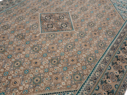 8983 - 9'1" x 12'10"