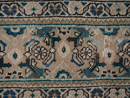 8983 - 9'1" x 12'10"