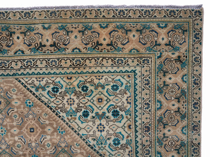 8983 - 9'1" x 12'10"