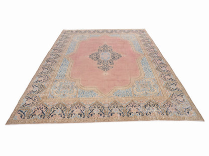 9033 - 9'8" x 13'11"