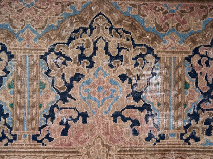 9033 - 9'8" x 13'11"