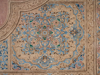 9033 - 9'8" x 13'11"