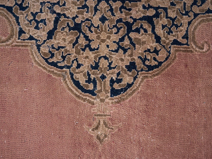 9033 - 9'8" x 13'11"