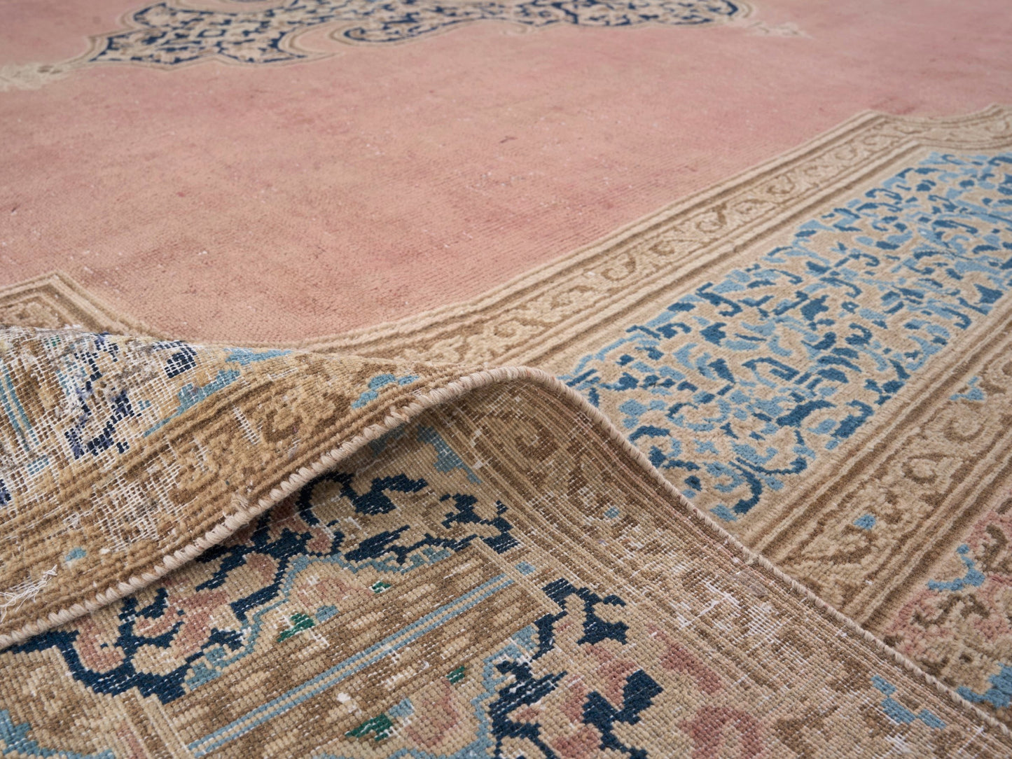 9033 - 9'8" x 13'11"