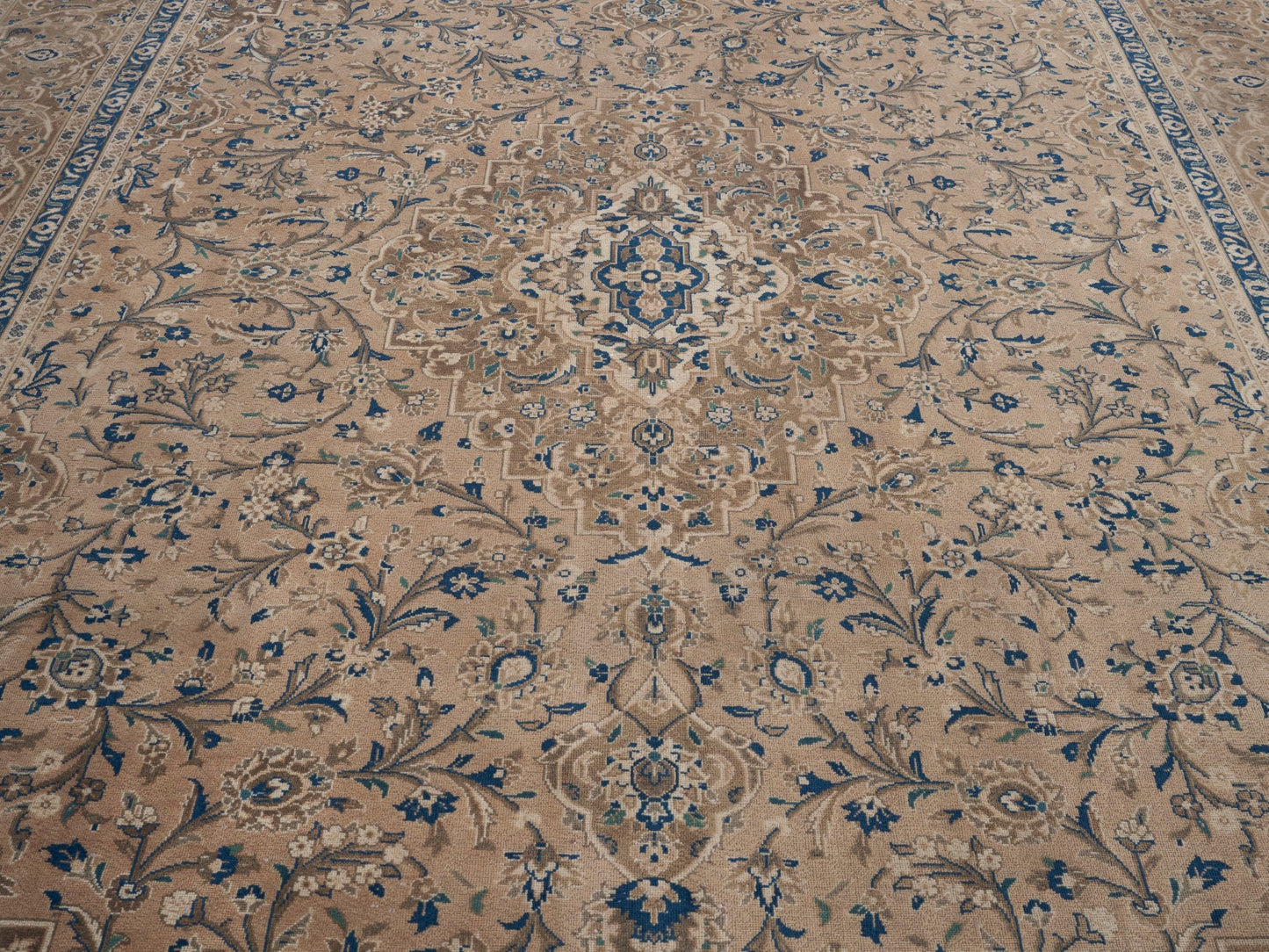XL268 - 9'3" x 13'