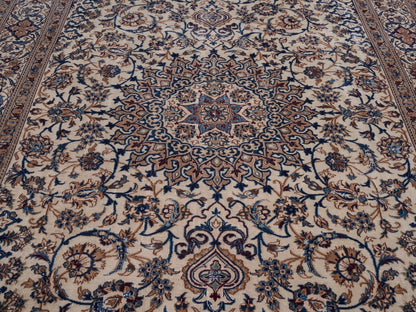 9003 - 7'9" x 11'10"