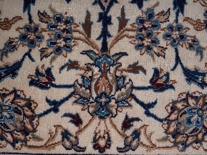 9003 - 7'9" x 11'10"