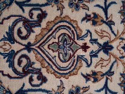 9003 - 7'9" x 11'10"