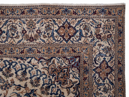 9003 - 7'9" x 11'10"