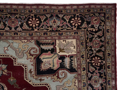 8969 - 9'8" x 11'11"