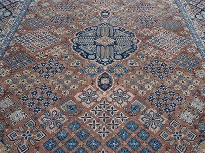 9002 - 9'2" x 12'10"