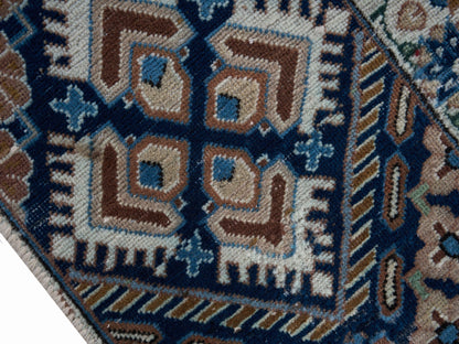 9002 - 9'2" x 12'10"