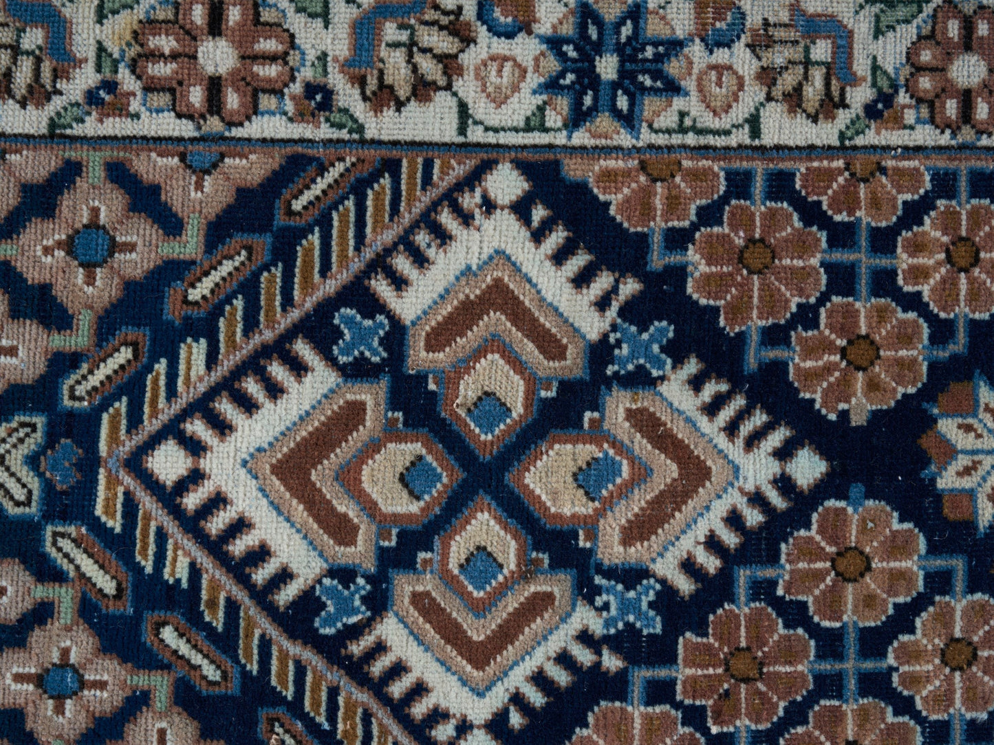 9002 - 9'2" x 12'10"