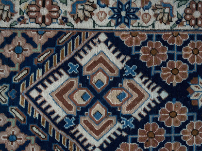 9002 - 9'2" x 12'10"