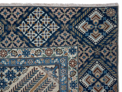 9002 - 9'2" x 12'10"