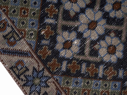 8968 - 9'1" x 12'10"