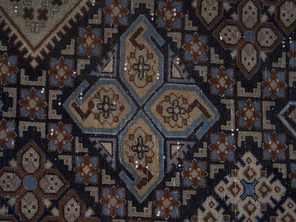 8968 - 9'1" x 12'10"