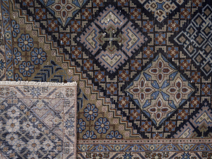 8968 - 9'1" x 12'10"