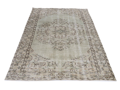 8009 - 5'11" x 9'11"