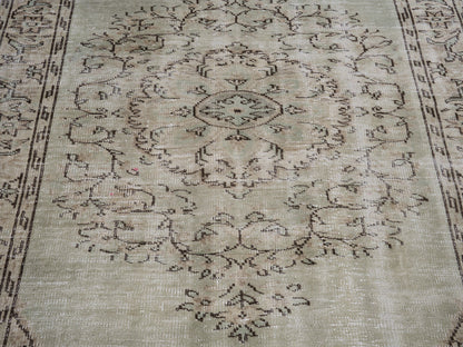 8009 - 5'11" x 9'11"