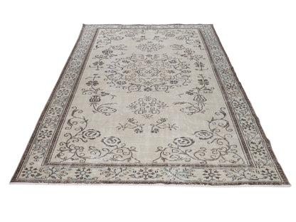 8116 - 6'10" x 10'9"