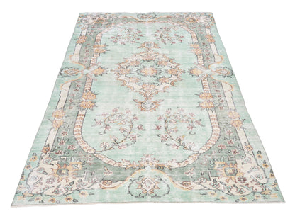 8682 - 5'10" x 10'6"