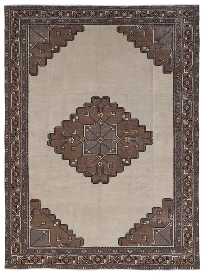 9010 - 7'9" x 10'11"